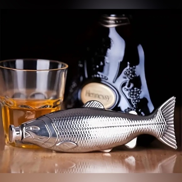 Bass Shaped Stainless Steel 5 oz Fish Whiskey Hip Flask NWT - Picture 2 of 6